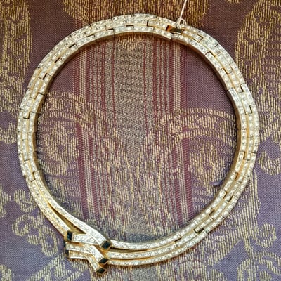 Martine's Antiques by null