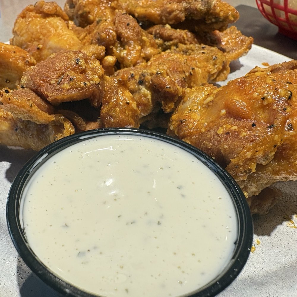 Pluckers Wing Bar - Rio Grande - 10 Wing Combo - American Near Me - Austin, Texas Pluckers Wing Bar - Rio Grande - 10 Wing Combo - American Near Me - Austin, Texas