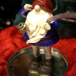 Earth Oddities - Offering custom done, pieces, repainted, and re-furbished. Turned into something more!