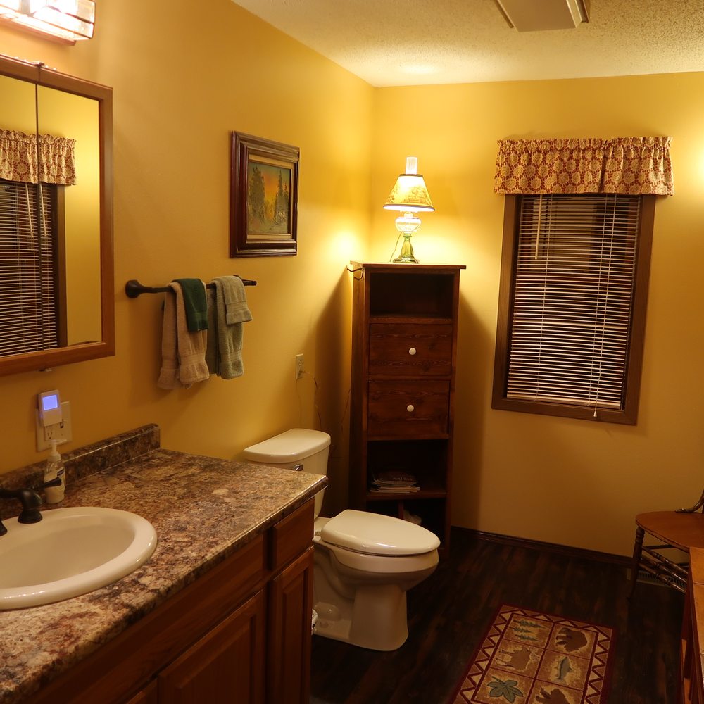 Camp Custer Log Cabins - Skyview upstairs bath in renovated section. - Vacation Rentals Near Me - Custer, South Dakota Camp Custer Log Cabins - Skyview upstairs bath in renovated section. - Vacation Rentals Near Me - Custer, South Dakota