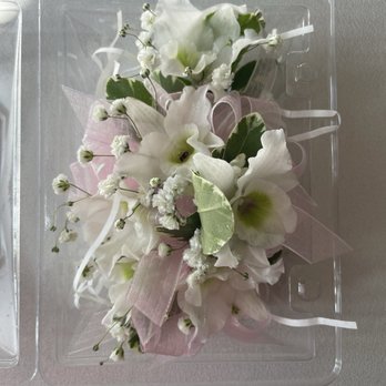Amour Florist  - Corsage for prom - Wedding Planning Near Me - Elk Grove, California