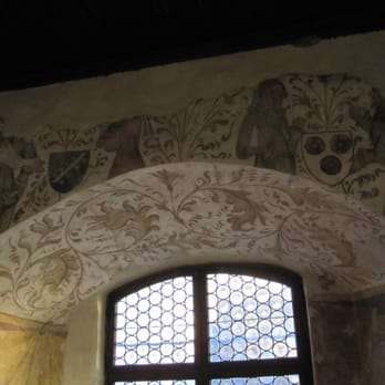 Schloss Runkelstein - images of courtship ... successful on the right, not that much successful on the left ;oD - Castles Near Me - Bolzano, BZ