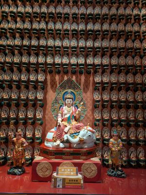Buddha Tooth Relic Temple by null