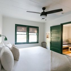 Piety Hill Cottages - Cedar Cottage Bedroom