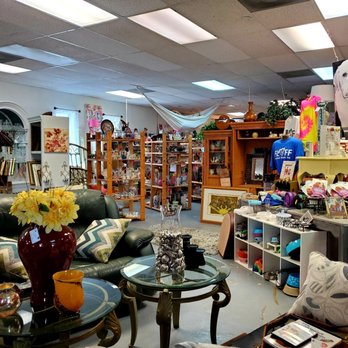 FLUFF's Stuff Re-Tail for Rescue - Overview of well organized boutique - Thrift Stores Near Me - Seminole, Florida