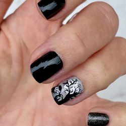 Hannah’s Nail Lounge & Spa - Hand painted Nail art by Hannah