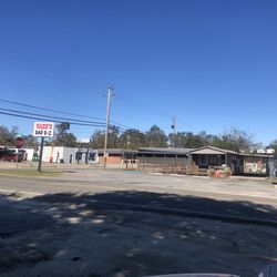 Ware's Bar-B-Q - Just before open - Storefront