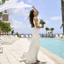 Gale Miami Hotel & Residence - Make your wedding unforgettable at Gale Miami's stunning poolside bar