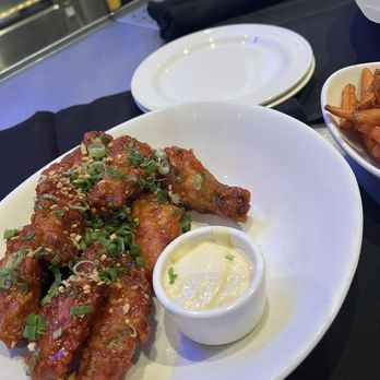 Yard House - Wings - New American Near Me - Mclean, Virginia
