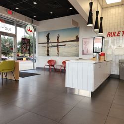 Smoothie King - Clean and neat entrance.