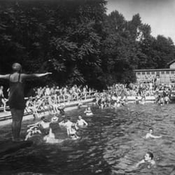 Hundezone Ferdinand Wolf Park - Hütteldorfer Bad, 1928 - heute die Hundezone