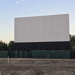 Madera Drive-In - Screen