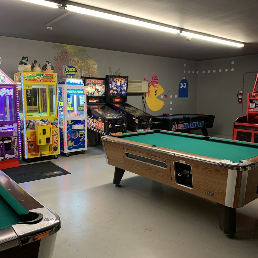 D&D Mini Golf - Arcade area - Mini Golf Near Me - Clarksville, Tennessee