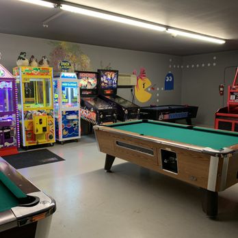 D&D Mini Golf - Arcade area - Mini Golf Near Me - Clarksville, Tennessee