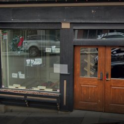 Park City Beauty Boutique - Front door and window has no sign to the customer of no refunds no returns