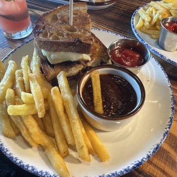 Stillwaters Tavern - Wine Bars Near Me - Land O' Lakes, Florida