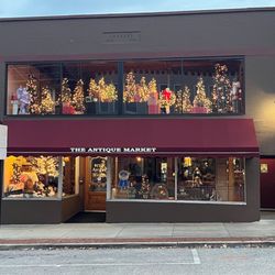 The Antique Market - The Antique Market dressed for the holidays