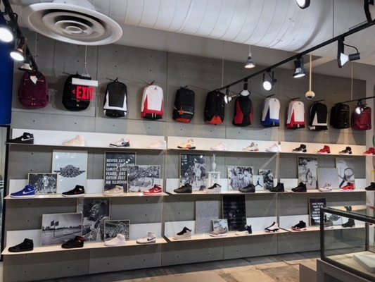 Shoe Palace by null