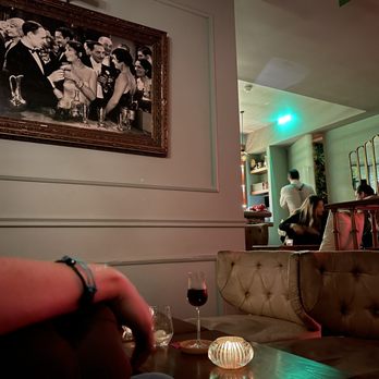 Red Frog - Speakeasies Near Me - Lisbon, 11