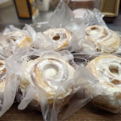 Tony's Pizza City - Cinnamon troll fresh