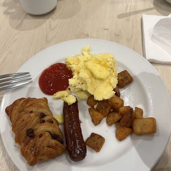 Plaza Premium Lounge - Pretty good - Airport Lounges Near Me - Richmond, British Columbia Plaza Premium Lounge - Pretty good - Airport Lounges Near Me - Richmond, British Columbia