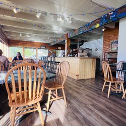 Groundling Pizza - View of the exposed kitchen area, and main seating