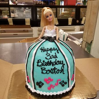 Safeway - a birthday cake for a barbie doll - Grocery Near Me - Redding, California