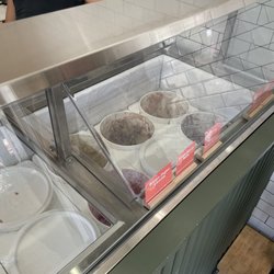 They had 6 amazing choices - highly recommend the s'mores & definitely get their homemade cone!!