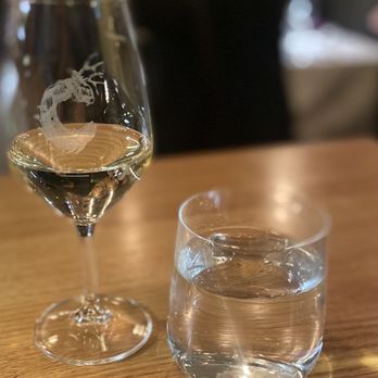 Le Clan - Chardonnay to accompany salmon course - French Near Me - Quebec City, Quebec Le Clan - Chardonnay to accompany salmon course - French Near Me - Quebec City, Quebec