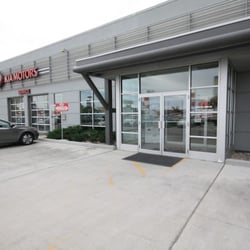 Birchwood Kia Regent - Front entrance to Birchwood Kia on Regent