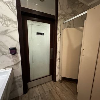 Ocean One Bar and Grille - Women's restroom inside the restaurant - relatively clean - Bars Near Me - Las Vegas, Nevada Ocean One Bar and Grille - Women's restroom inside the restaurant - relatively clean - Bars Near Me - Las Vegas, Nevada