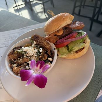 Metropolitan Kitchen & Lounge - Met Burger and Golden Brussels - New American Near Me - Annapolis, Maryland