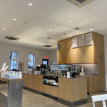 Blue Bottle Coffee - Harvard Square - Inside - Coffee & Tea Near Me - Cambridge, Massachusetts