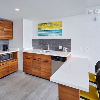 DoubleTree by Hilton Windsor Hotel & Suites - Guest room amenity - Hotels Near Me - Windsor, Ontario