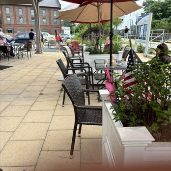 Mystic Depot Roasters - Patio - Coffee & Tea Near Me - Stonington, Connecticut Mystic Depot Roasters - Patio - Coffee & Tea Near Me - Stonington, Connecticut