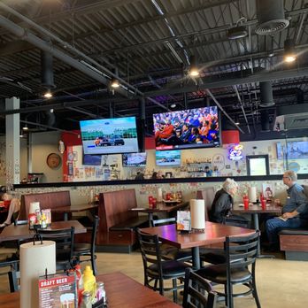 Jefferson's - Dining area - Chicken Wings Near Me - Lenexa, Kansas