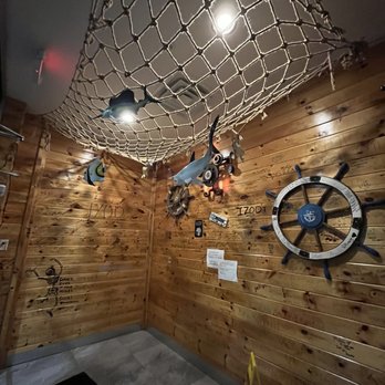 Pier 88 Boiling Seafood & Bar - Front foyer - Seafood Near Me - Chesapeake, Virginia
