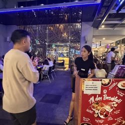 Tipsy Pig Gastropub - No sando no service