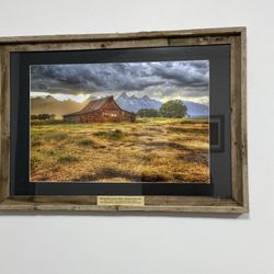 Teal's Westside Dining - Lovely photography for sale around the dining rooms.