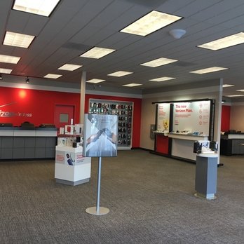 Verizon - Interior - Mobile Phones Near Me - Fresno, California Verizon - Interior - Mobile Phones Near Me - Fresno, California