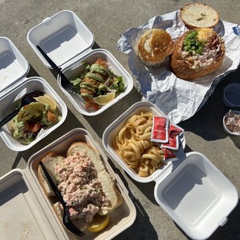 Splash Cafe - Famous Bread Bowl of Clam Chowder Fish Taco Curly Fries Gluten Free Lobster Roll - American Near Me - Pismo Beach, California