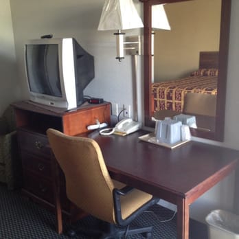 Deluxe Inn - The outlet for this wall was dead, rendering everything pictured here useless. Management was unconcerned by it. - Hotels Near Me - Fort Stockton, Texas