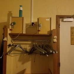 Auberge de jeunesse Paris - Auberge de jeunesse Hi Paris Jules Ferry - Outdated, no A/C. Lack of electric outlets. No personal bunk outlets