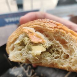 Pistachio croissant cream