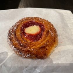 Yeti's Grind - Cranberry danish