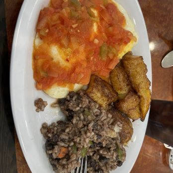 Mama Lila Restaurant - Huevos Rancheros - Salvadoran Near Me - San Fernando, California