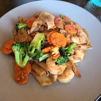 Thai Square - Pad See Ew with shrimp - Thai Near Me - Portland, Oregon Thai Square - Pad See Ew with shrimp - Thai Near Me - Portland, Oregon