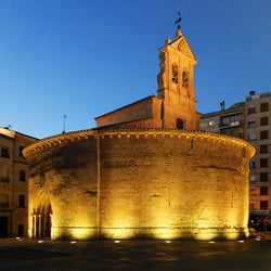 La Tostita - Iglesia redonda de San Marcos al lado de La Tostita.
Round church of San Marcos next to La Tostita.