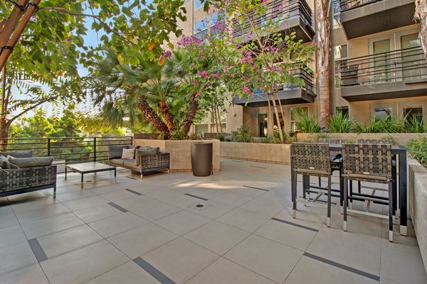 Fiona WeHo Apartments by null