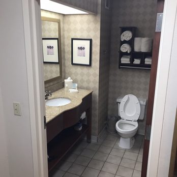 Hampton Inn Brookhaven - Pretty nice bathroom for all your shittin needs - Hotels Near Me - Brookhaven, Mississippi
